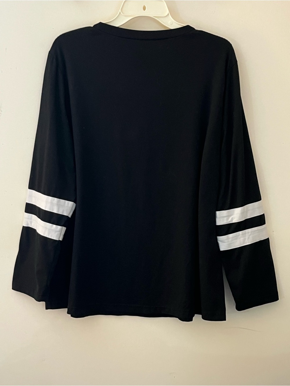 Shein women’s Black Heart Graphic Long Sleeve Top - Picture 4 of 6